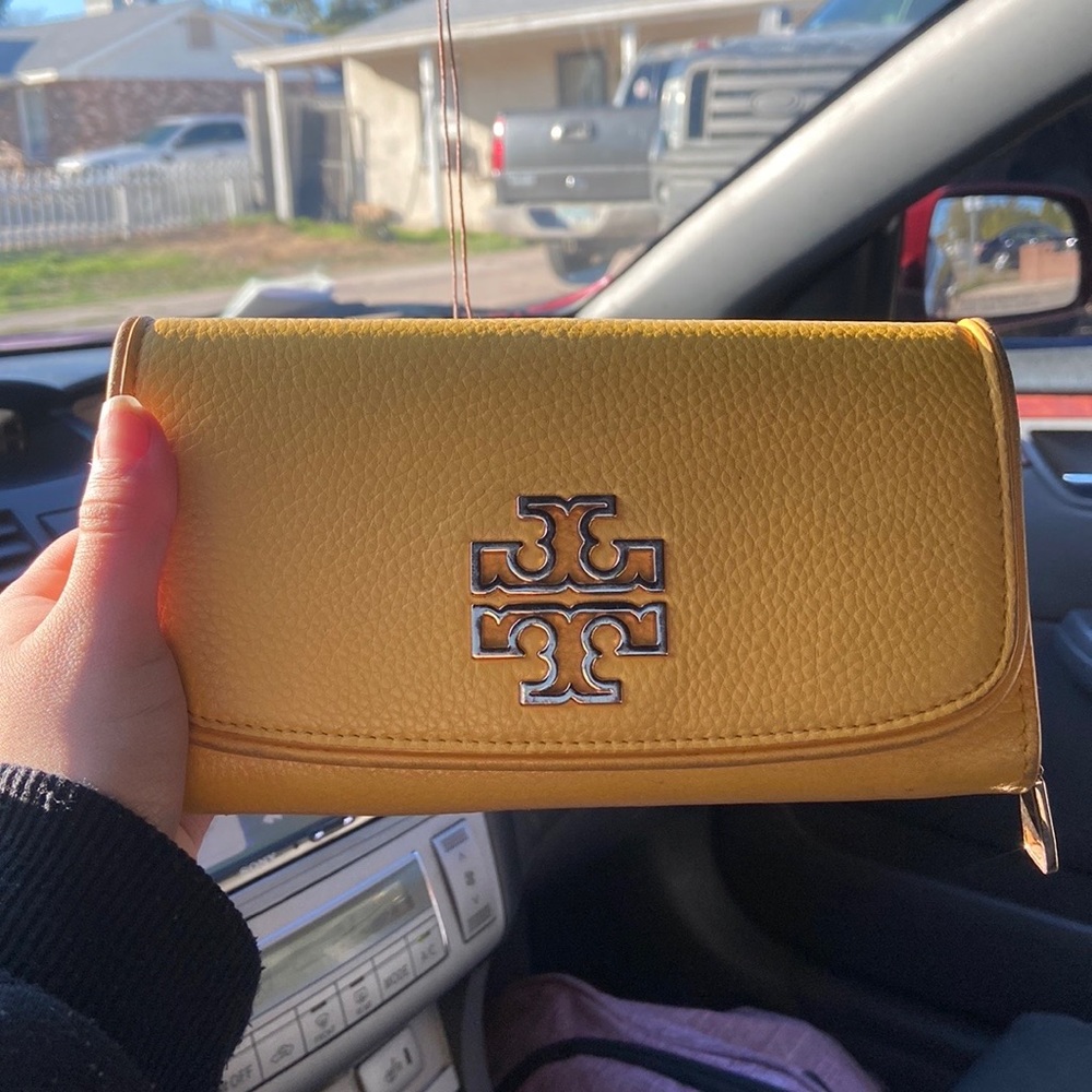 Gold Tory Burch wallet